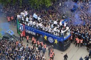 共和报：如果国米夺得欧冠冠军，将在周日的米兰举行大巴巡游庆典